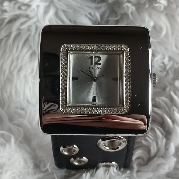 Woman's Guess Watch - Picture 6 of 16